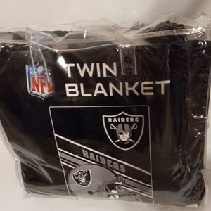 NFL. Black and Silver Raiders Twin Blanket
